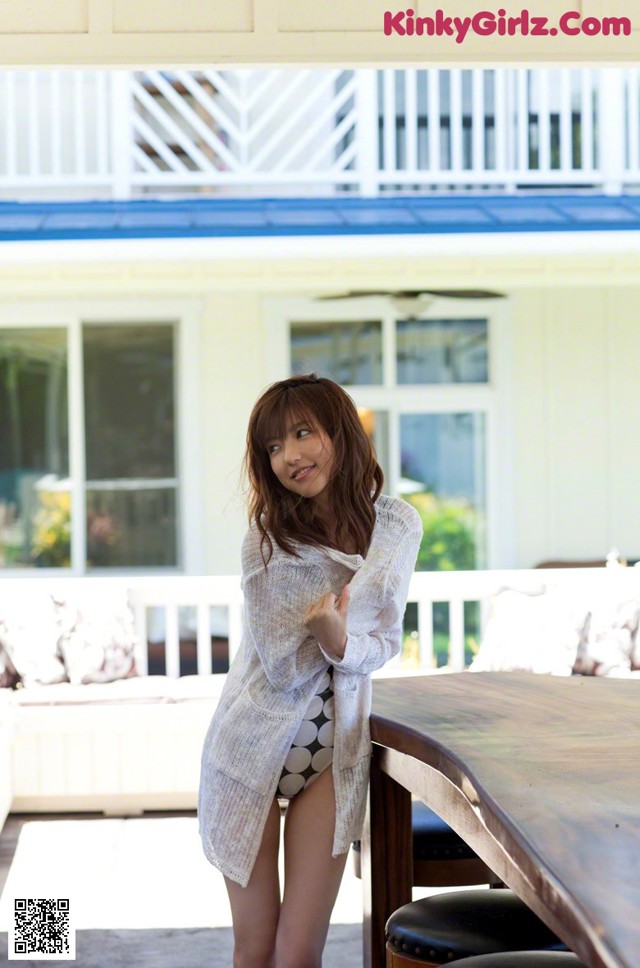 Erina Mano - Downblouse Boobs Photo No.460984